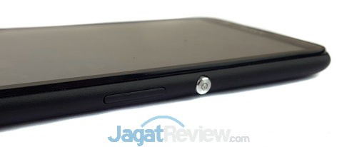 Review Sony Xperia E4 Dual: Smartphone Android Dual-SIM untuk Anak Muda 12 Sisi kanan diisi tombol power dan pengaturan volume