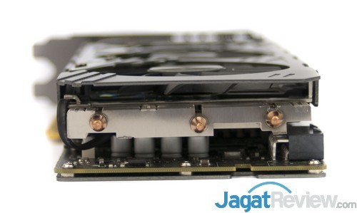 Test Perbandingan 9 VGA NVIDIA GeForce GTX 970 10 ZotacGTX970AMPOmegaCore_TampilanSamping2
