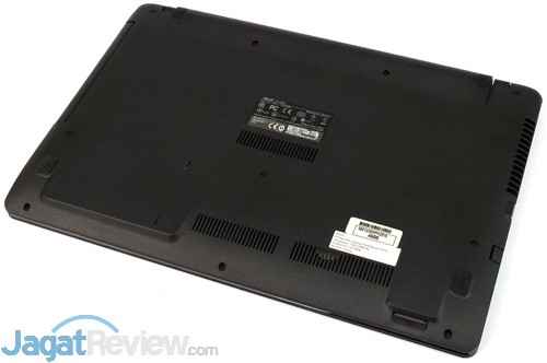 ASUS X550ZE-XX033D Bottom Side