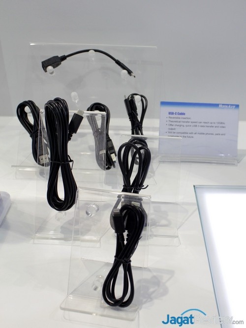 Berbagai kabel konverter berbasis USB Type C