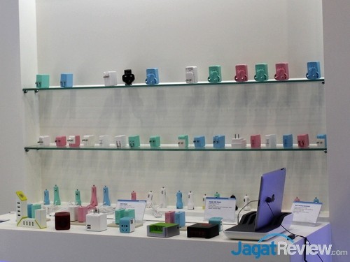 Jajaran adapter daya untuk USB Charging