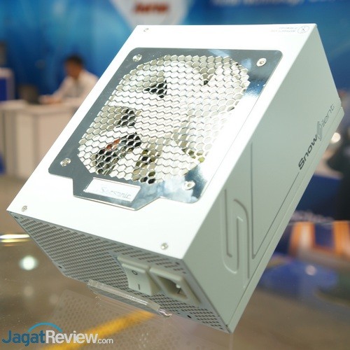 Computex 2015 Booth Raid: Seasonic 6 Computex 2015 - Seasonic 02