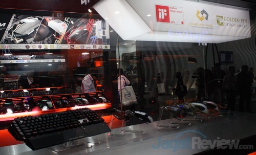 Computex 2015 Booth Raid: Cougar 2 Cougar Award