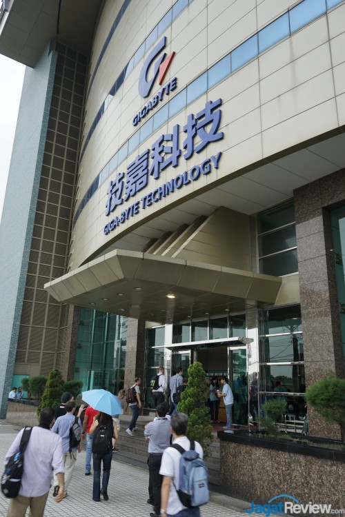 Gigabyte factory tour  5