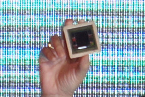 AMD Tunjukkan Radeon R9 Nano, VGA Mungil Berbasis Fiji 4 HBMs