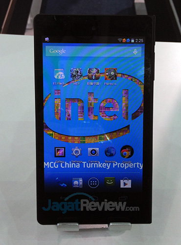 Computex 2015 Intel Booth Raid: Tablet dan Smartphone 5 Intel Booth Raid Computex 2015 - ECS TE69SA3 Atom X3