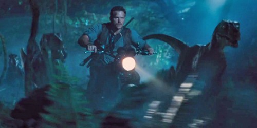 Jurassic World Berhasil Kalahkan Rekor Avengers di Box Office 1 Jurassic-World-Trailer-Chris-Pratt-Motorcycle-Raptor-Brighter