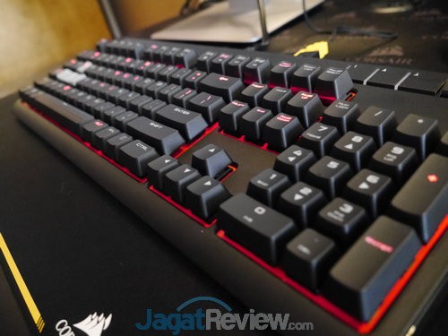 Computex 2015: Booth Raid Corsair 4 Keyboard Strafe (2)