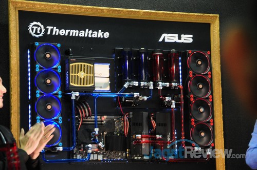 Computex 2015: Thermaltake Booth Opening 3 OpeningThermalTakeBooth_17