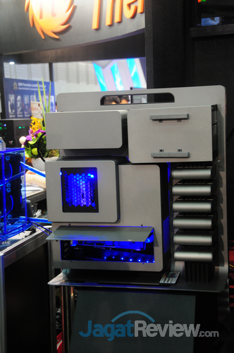 Computex 2015: Thermaltake Booth Opening 7 OpeningThermalTakeBooth_22