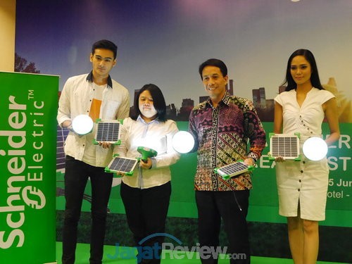 Mobiya - Lampu Portabel Tenaga Surya dari Schneider Electric 1 Schneider Mobiya (3)