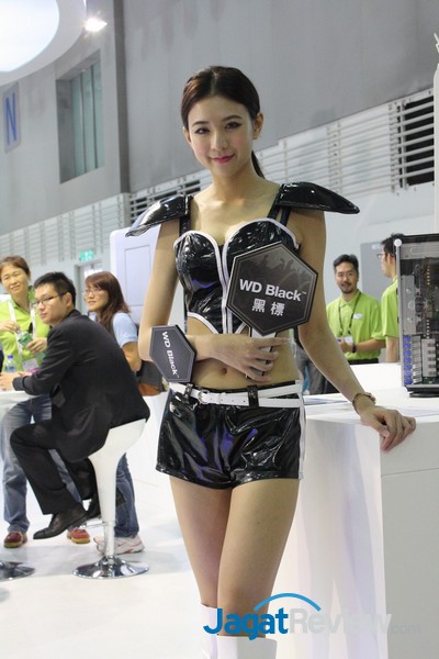 Computex 2015: Booth Babes Day 4 - Part 2 5 boothbabes computex2015 day4-2 005