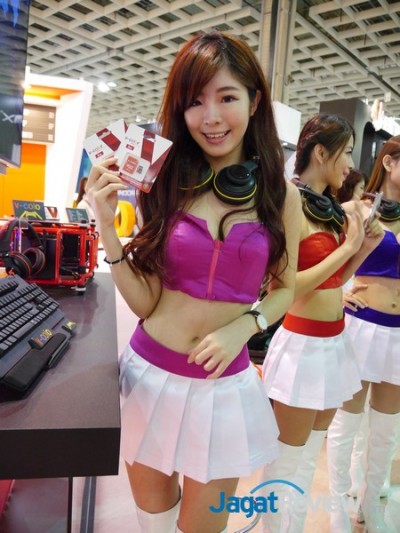 Computex 2015: Booth Babes Day 5 - Part 2 14 computex2015 boothbabes 5-2 014