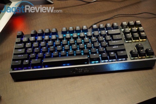 ASUS Pamerkan Keyboard dan Mouse Gaming Terbaru 2 thumb_DSC00304_1024