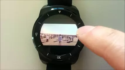 Nonton YouTube Kini Bisa di Android Wear 29 15