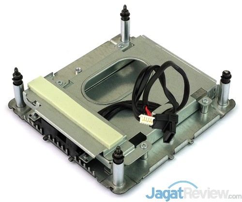 Review Mini PC Desktop: Intel NUC NUC5i5RYH 11 Intel NUC NUC5i5RYH Storage Compartment 01