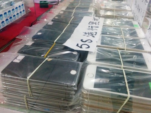 Kepolisian China Berhasil Cegah Peredaran iPhone Palsu 1 fake-iphone-2-100598409-large