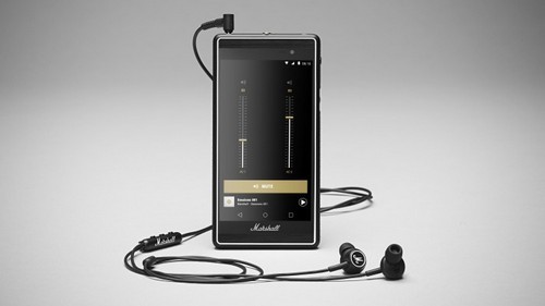 london_0042_display_lev-700x525