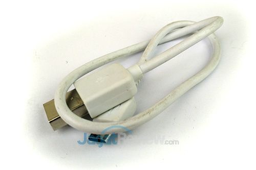 Review Power Bank APC M5WH 5000 mAh 5 APC M5WH - Kabel USB