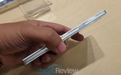 Oppo Luncurkan Mirror 5 dan R7 Lite di Indonesia 4 Oppo Mirror 5 (2)