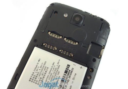 Review Smartphone Android 4G Murah: Bolt PowerPhone E1 16 Jika cover belakang dibuka, Anda akan menemukan slot dual-SIM dan slot microSD