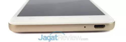 Di bagian bawah ada slot microUSB