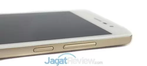 Sisi sebelah kanan ada tombol power dan tombol pengaturan volume