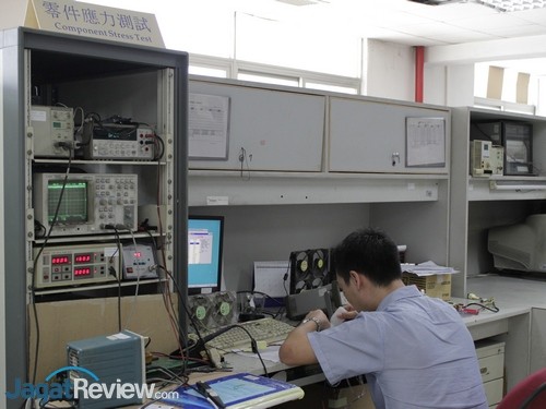 FSP Factory Tour: Mengintip Laboratorium Uji Produk FSP 5 FSP Factory Tour Test Lab - 12