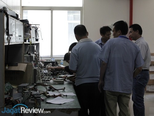 FSP Factory Tour: Mengintip Laboratorium Uji Produk FSP 1 FSP Factory Tour Test Lab - 14
