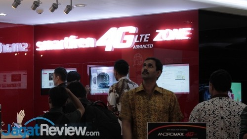 Galeri Smartfren Jakarta Kini Hadir dengan 4G LTE Experience Zone 2 Galeri Smartfren Jakarta 02