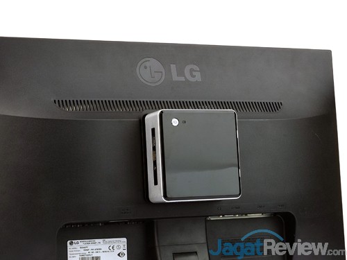 Review Mini PC Desktop: Intel NUC NUC5i3RYH 21 Intel NUC NUC5i3RYH Mounted On Monitor