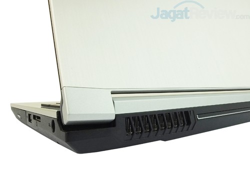 MSI Prestige PE60 2QE Exhaust Ventilation 01