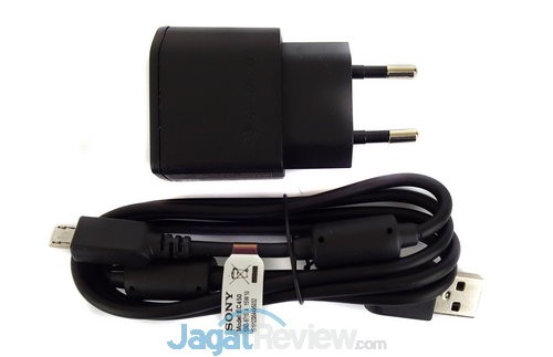 Charger dan kabel USB