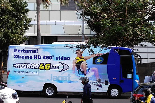 XL Kenalkan Layanan Bus HotRod 4G 8 XL Bus Bus