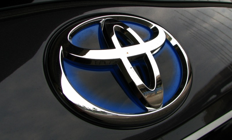 Toyota Patenkan Aplikasi Mobil Bersayap 10 toyota logo13