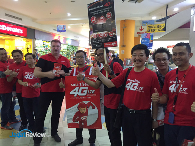 Program ‘Employee Blitz’ Bawa Karyawan Smartfren Turun ke Pasar 15 12