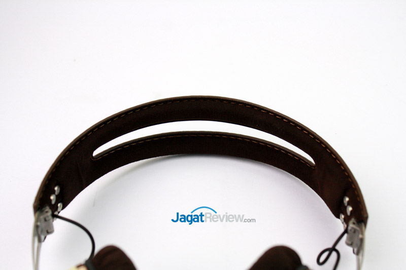 Review Sennheiser Momentum On Ear: Desain Portable, Suara Jempolan 6 Headband berbahan stainless berlapis kain