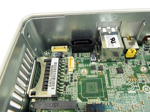 Intel NUC NUC5PPYH Card Reader & SATA