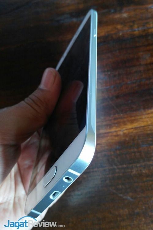 Samsung Galaxy A8 02