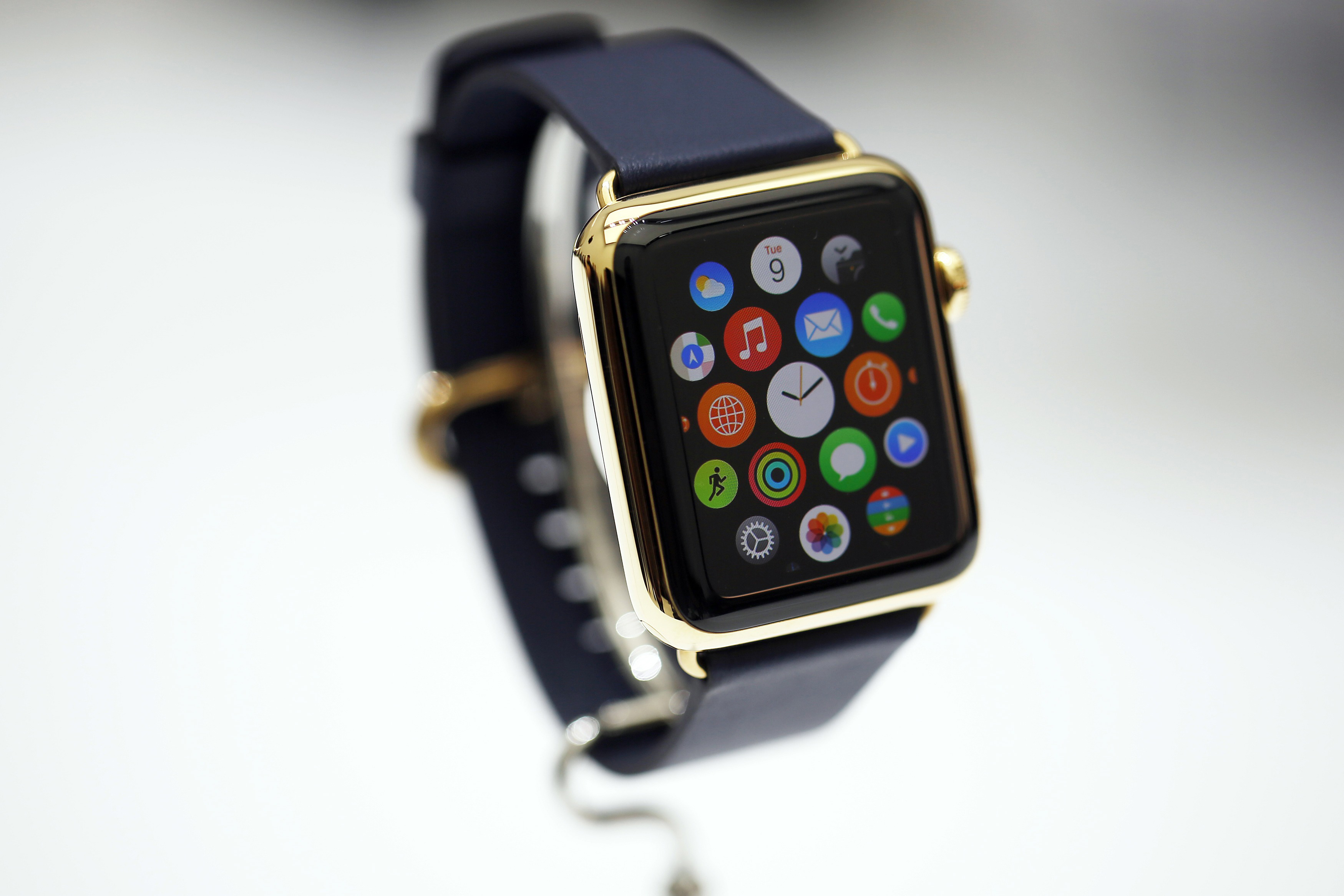 Satu Tahun Pertama, Apple Watch Kalahkan Penjualan IPhone 18 apple watch