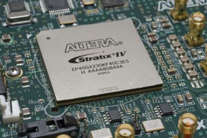 Intel Kapalkan Prosesor Xeon Pertama dengan FPGA Terintegrasi di Q1 2016 9 Altera StratixIVGX FPGA