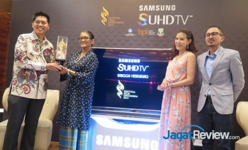 (ki-ka) Jo Semidang - Corporate Marketing Director PT SEIN; Jajang C. Noer - Ketua Bidang Penjurian FFI 2015; Olga Lidya - Ketua Pelaksana FFI 2015; Lukman Sardi - Ketua Media Publikasi FFI 2015