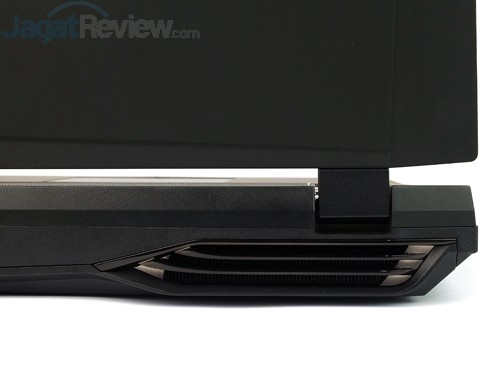 Review Notebook Gaming: Xenom Hercules HC15S 8 Xenom Hercules HC15S Rear Side Vent 01