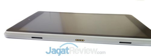 Slot yang menghubungkan dengan magnetic keyboard dock