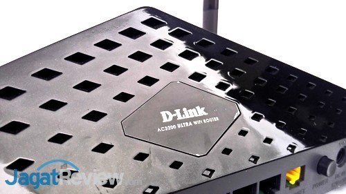 Hands-On Review Router D-Link DIR-890L 10 D-Link DIR-890L - 10