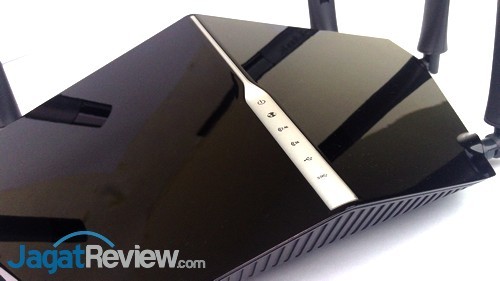 Hands-On Review Router D-Link DIR-890L 11 D-Link DIR-890L - 11