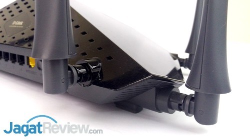 Hands-On Review Router D-Link DIR-890L 12 D-Link DIR-890L - 12