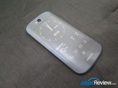 YotaPhone 2, Ponsel dengan Dua Layar Kini Hadir di Indonesia 3 20160216103931