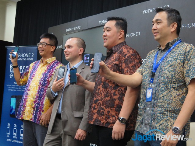 YotaPhone 2, Ponsel dengan Dua Layar Kini Hadir di Indonesia 2 20160216110548