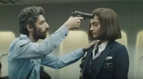 Review Neerja: Kisah Nyata Pramugari Heroik 3 3